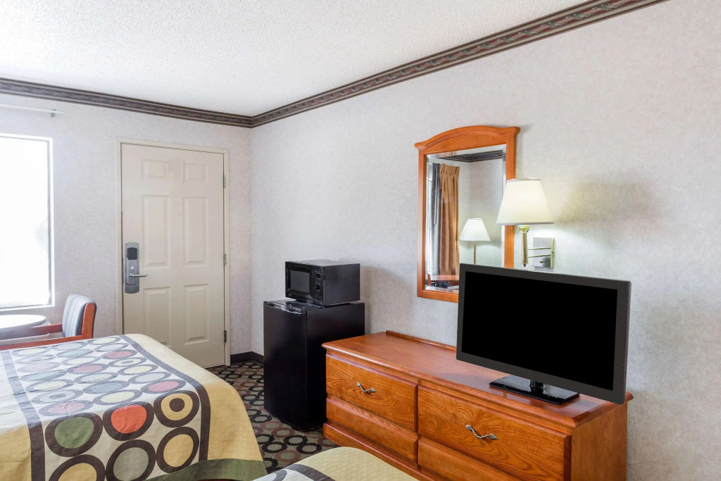 Super 8 by Wyndham Ashburn