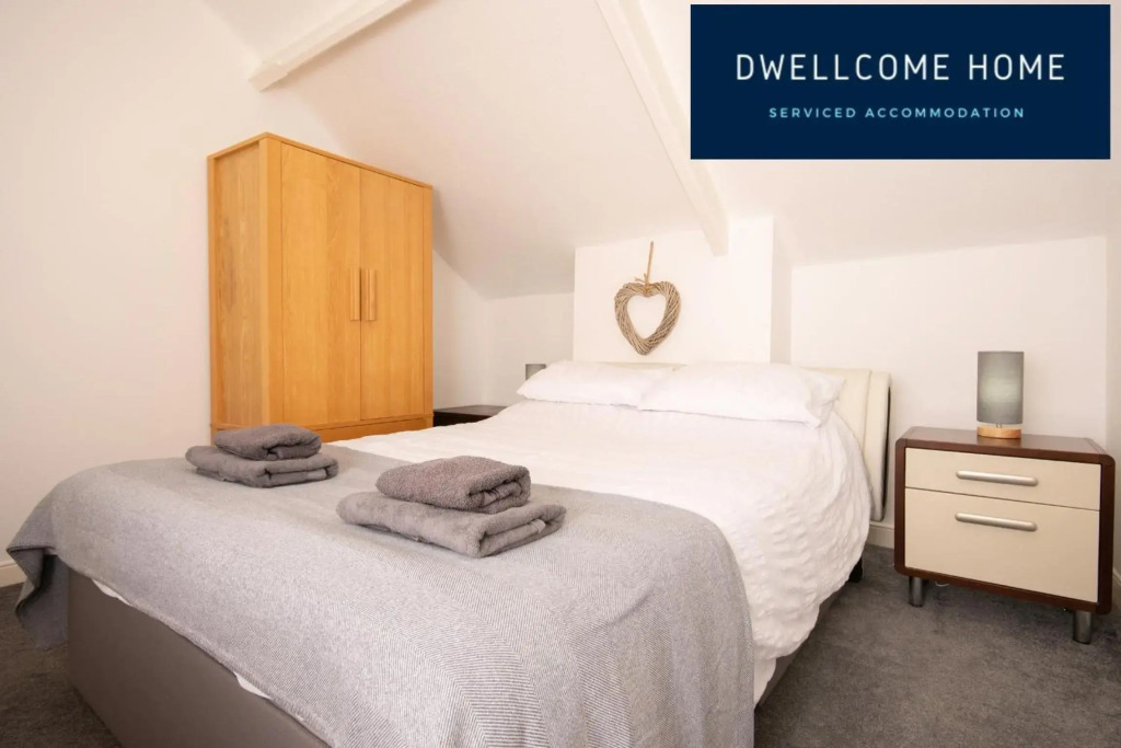 Find "DWELLCOME HOME Ltd" site for 10oo10 assurance from our guests FIVE DOUBLE Bedroom Townhouse 6 beds with STUNNING Bathroom, ensuite, fully equipped kitchen dining room, 100Mbps broadband, free parking Miles better than a hotel