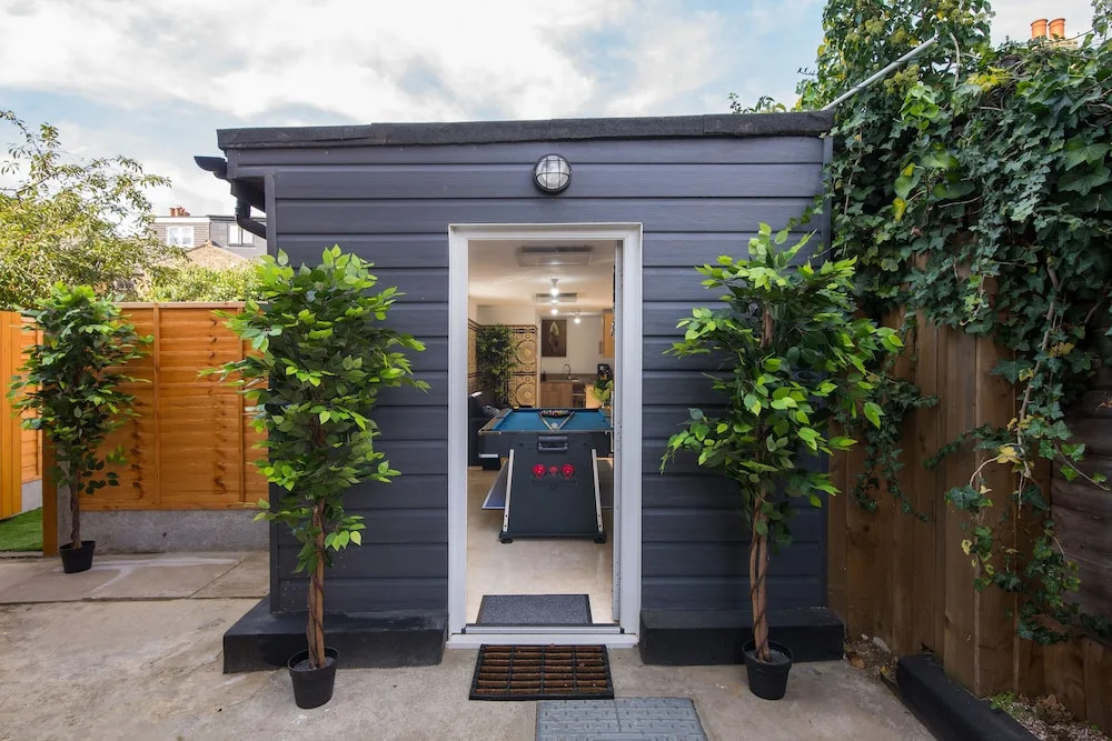 Luxury Versace 2 Bed, Hot Tub, Pool Table, Sky Tv