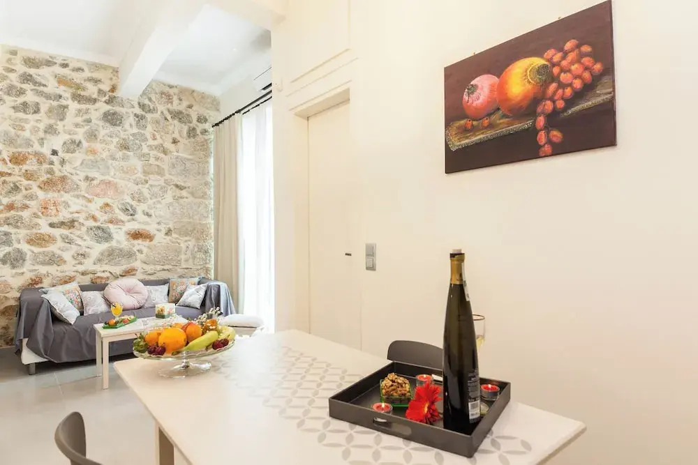 Pireas Jewel New Design Apt w Backyard