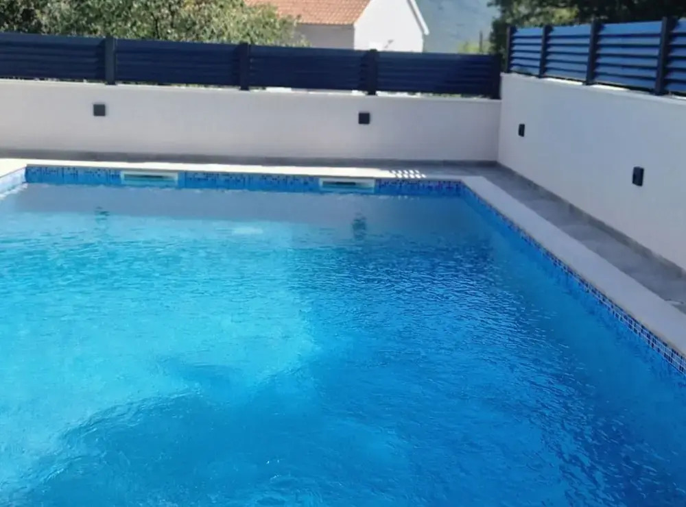 Apartment Ivan With Pool