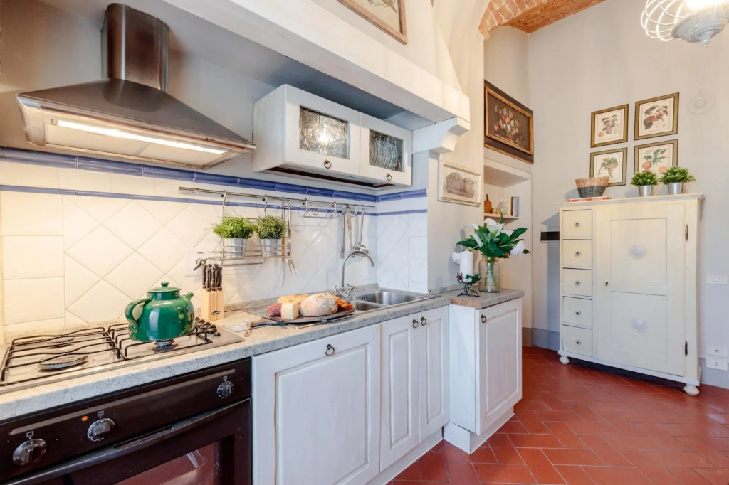Villa Chianti, your Secret 4 Bedrooms Retreat with View over the Vineyards in Marcialla