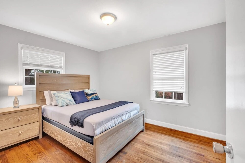 Spacious 2BR Duplex - Near Uptown Charlotte