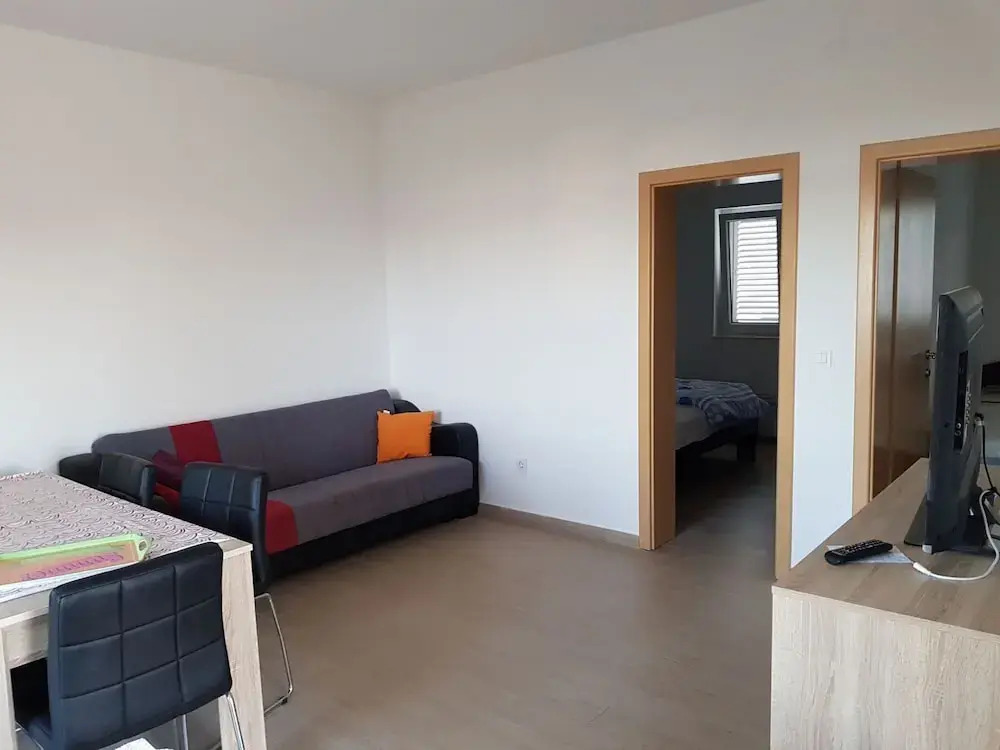 Contemporary Apartment in Neviđane near Sea