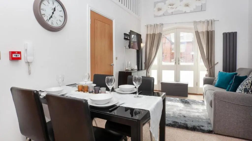 Apartment 4 The Keyes- Stunning & Stylish Apartment With Free Parking