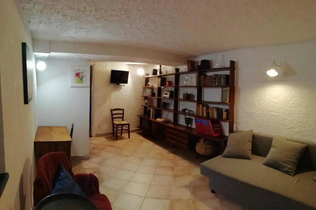 CASA LORENZO SULLE COLLINE DI LEVANTO e VICINO ALLE CINQUETERRE LT-0620