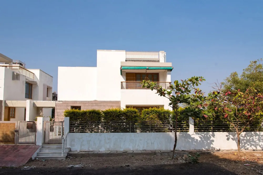 OYO 10412 Home Exotic 4BHK Villa Govardhan Vilas
