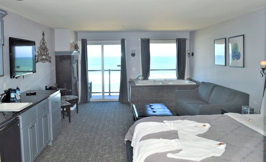 Starfish Manor Oceanfront Hotel