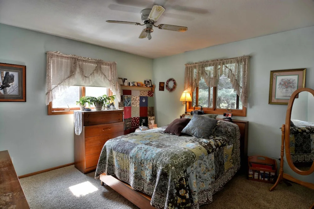 Best Cozy Abode for 12 Over Birkie 4 Bedrooms 2 Bathrooms Condo