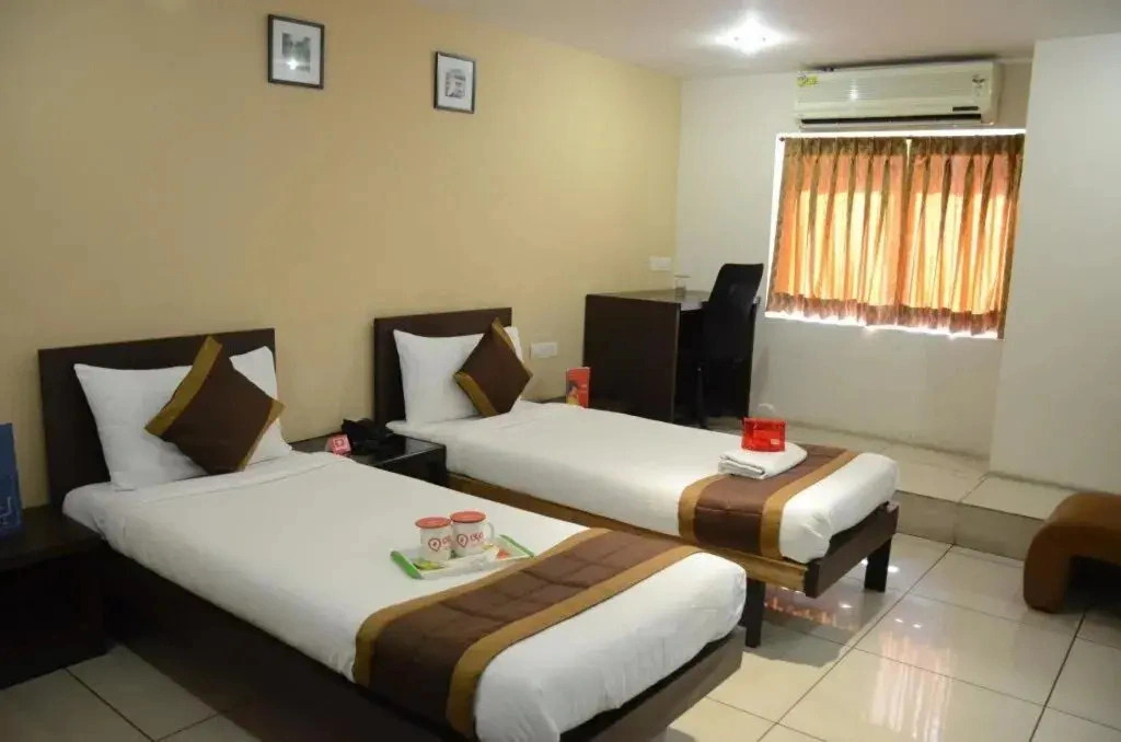 OYO 1999 Hotel Residence 20