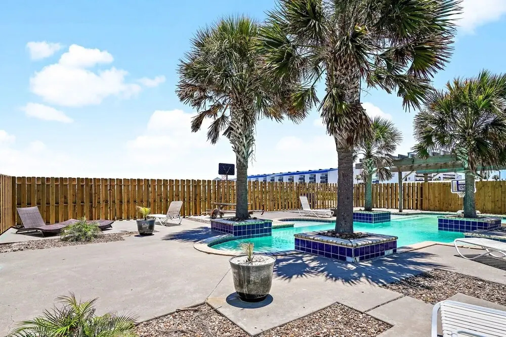Beach  #2 3 Bedroom Condo by RedAwning