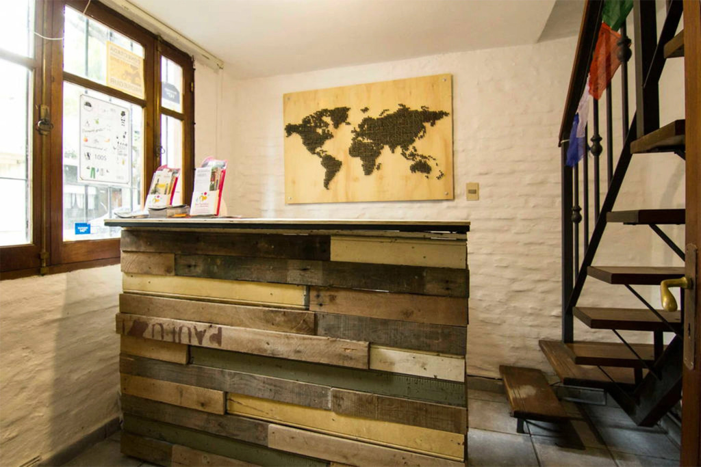 MedioMundo Hostel