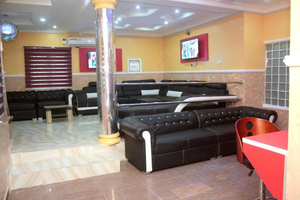Mayoral Hotel & Suite