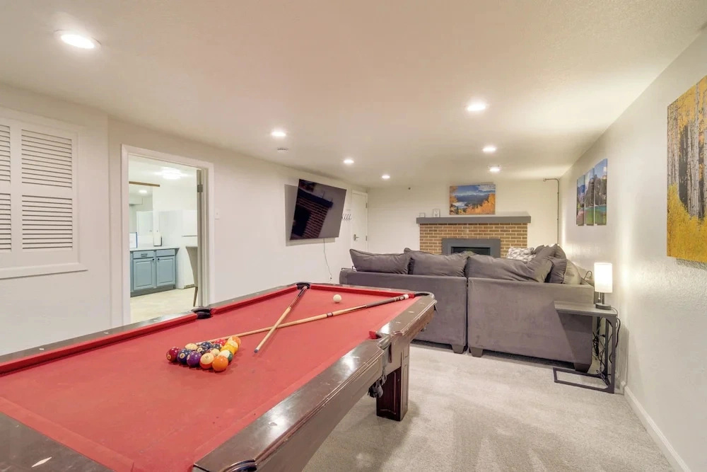 Hot Tub, Pool Table, Fireplace, Sunny Patio