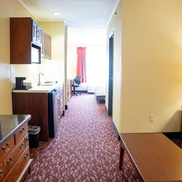 Coshocton Village Inn & Suites