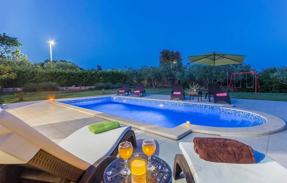 Awesome Home in Krnica With Wifi and 4 Bedrooms