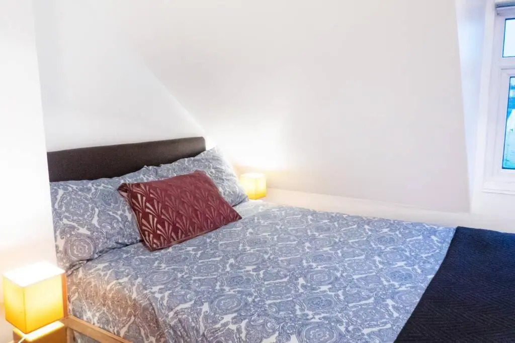 Apartment up to 9 close to Centre, big TV and WiFi