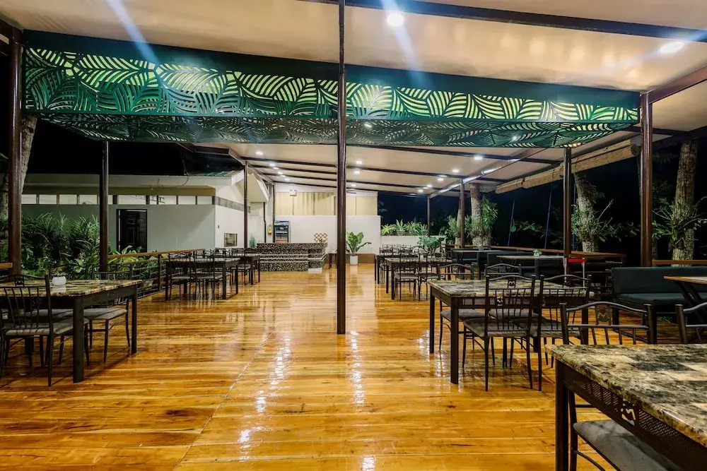 Loboc Riverside Inn & Restaurant