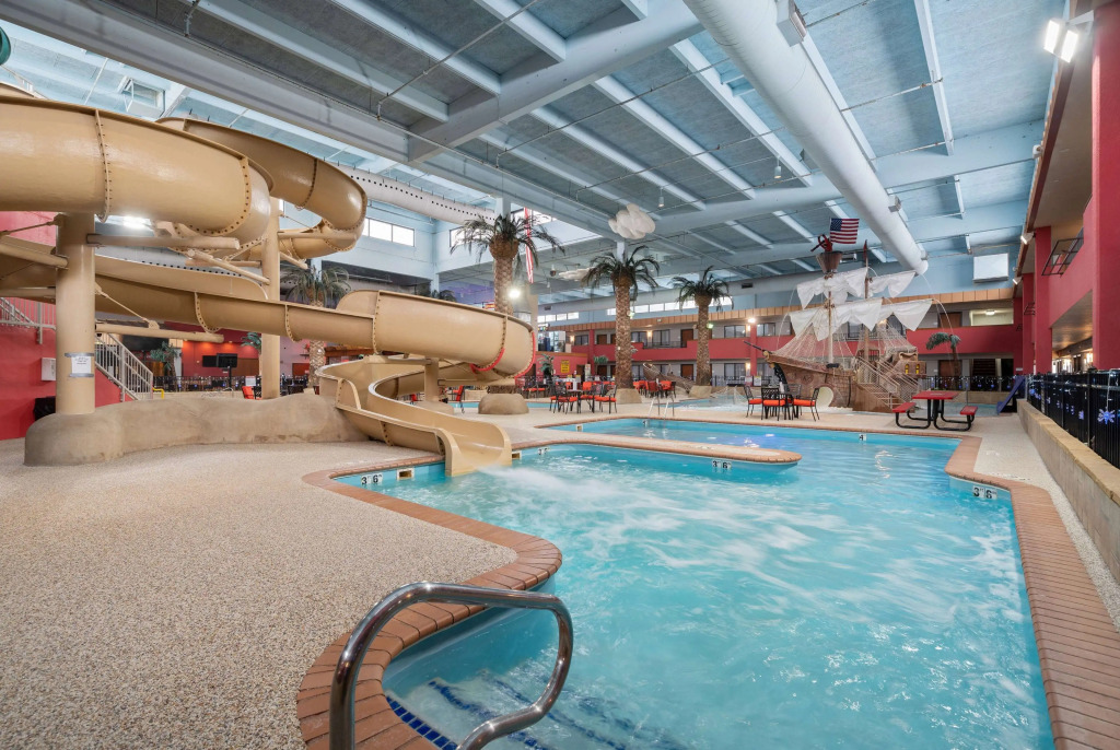 Ramada by Wyndham Sioux Falls Airport - Waterpark Resort & Event Center