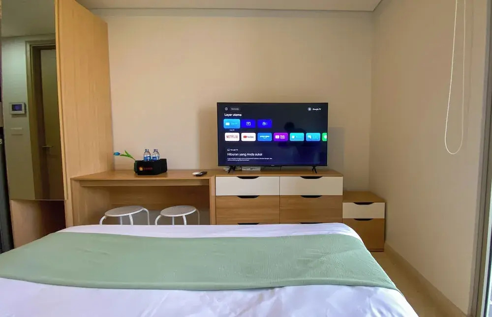 Comfort And Great Location Studio At Gold Coast Apartment