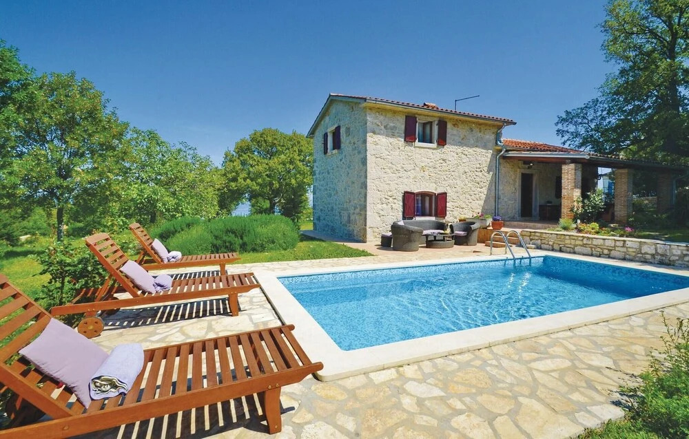 Awesome Home in Gondolici With Wifi and 3 Bedrooms