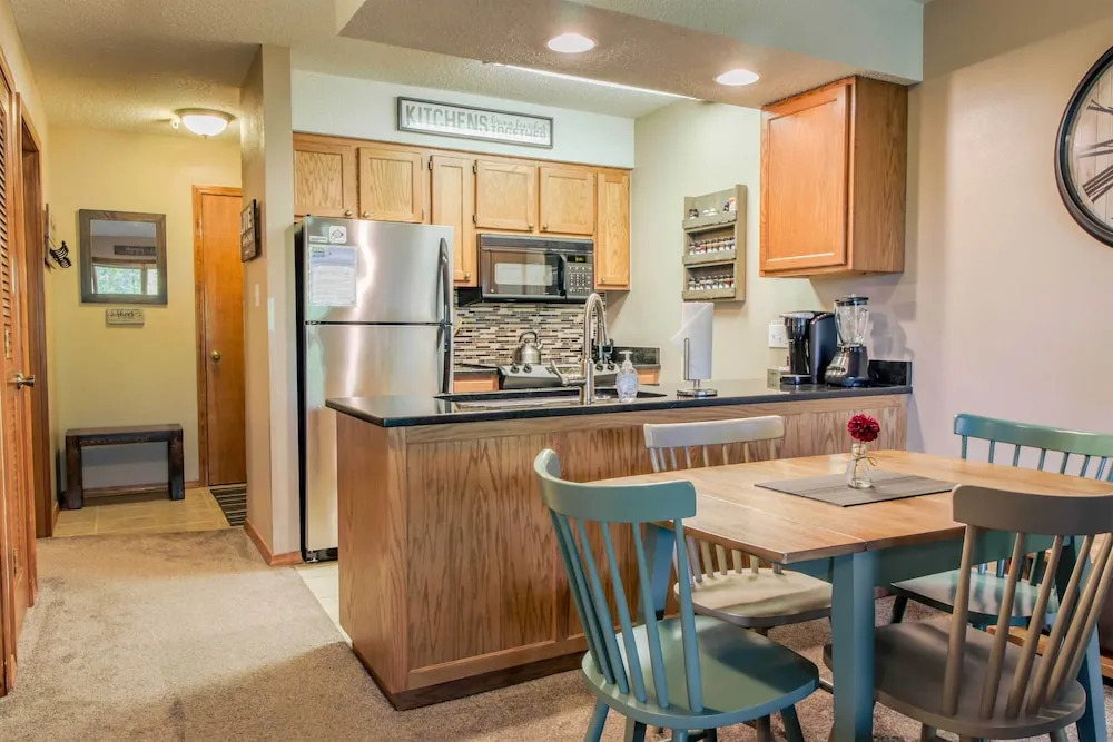 Cozy Branson Getaway ~ 2 Mi to Silver Dollar City!