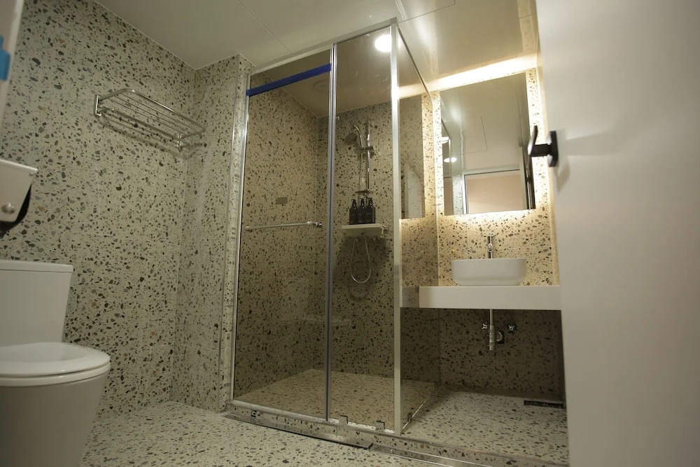 Hotel Seven Step