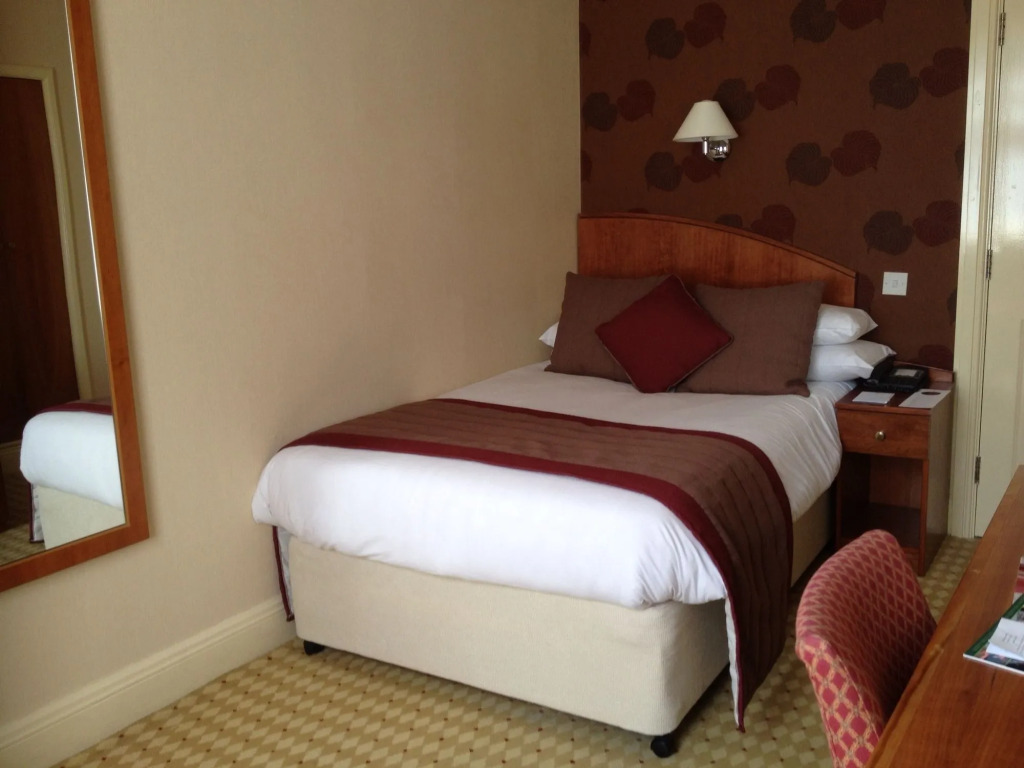 Crown & Mitre Hotel