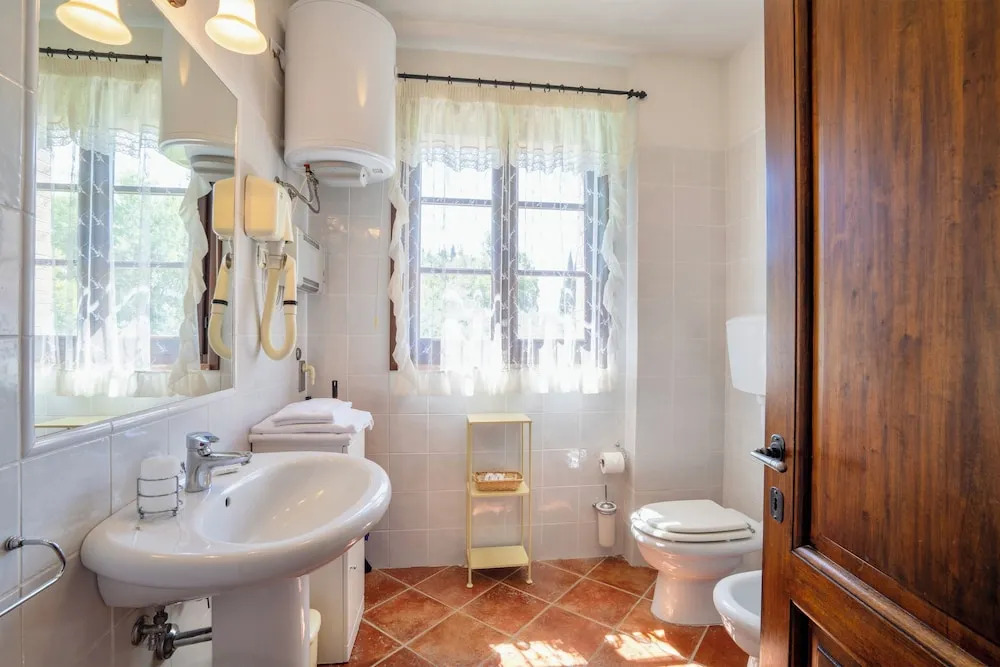 ISA-Holiday-Home with swimming-pool in San Gimignano, apartments with air conditioning and private outdoor area