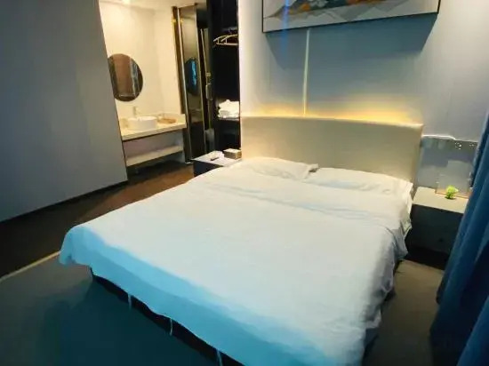Qixi Qingju Hotel (Provincial Sports Center)