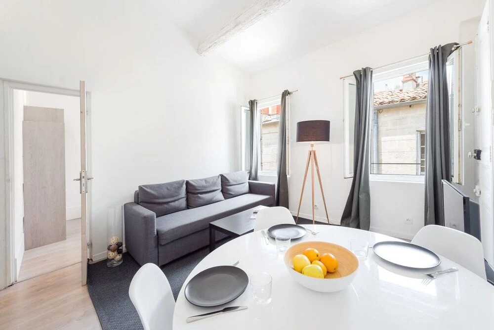 Modern 1 Bedroom Apartment "rue de le Loge"!