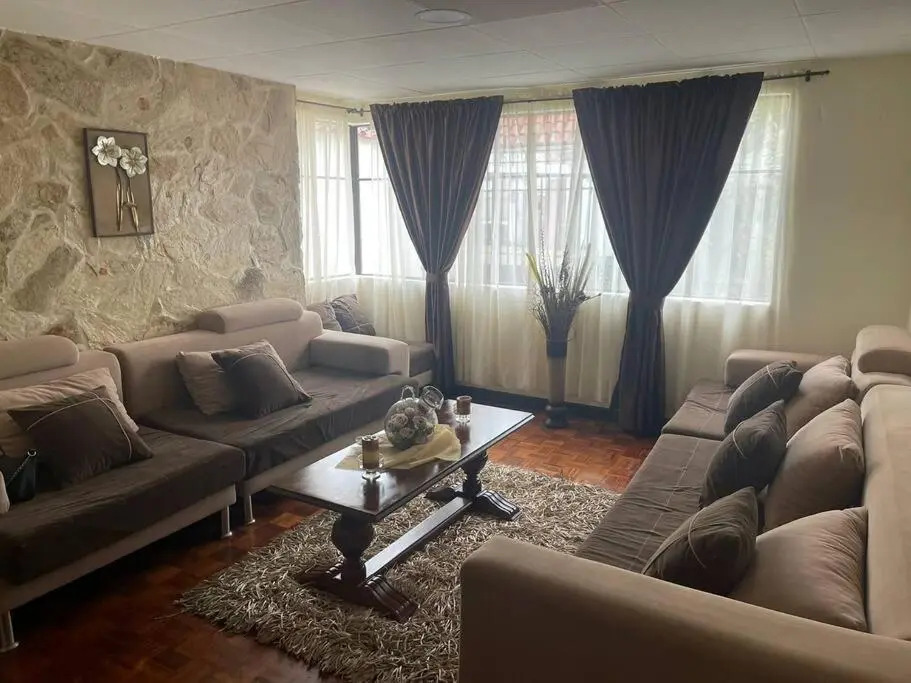 Casa 2 Pisos 100  Funcional En Cuenca Garantizado