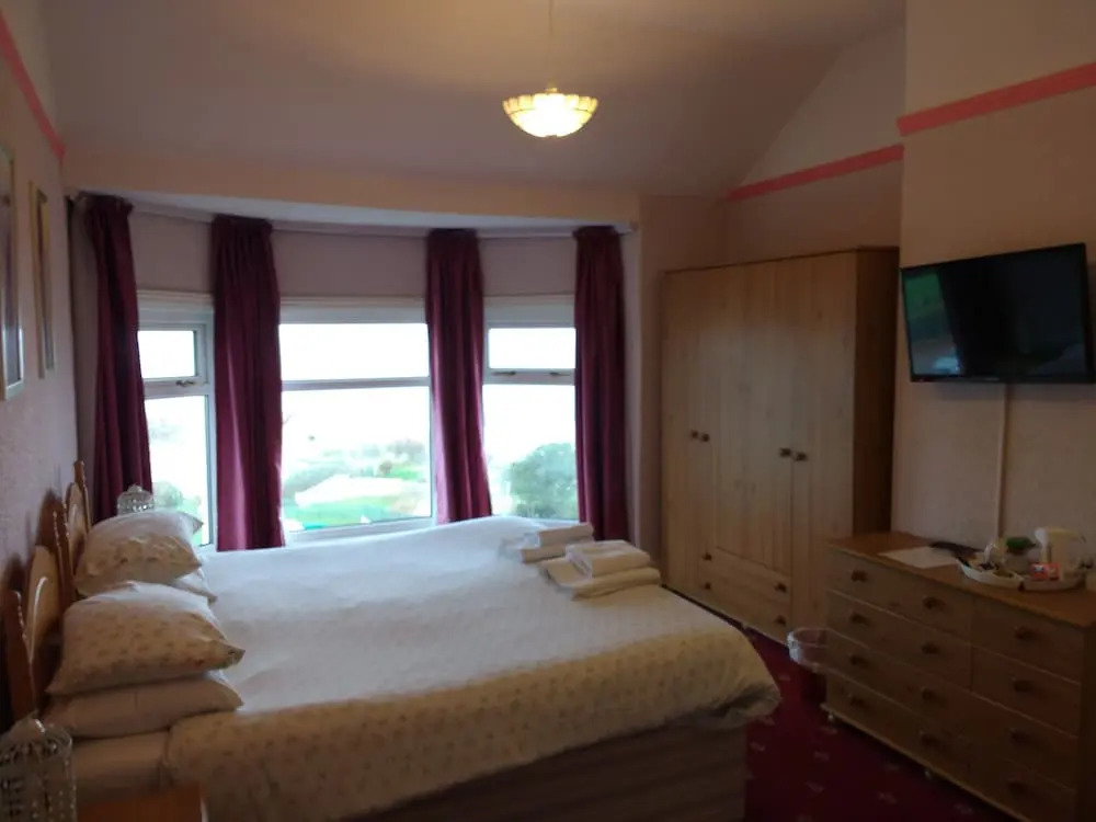 Wavecrest Lodge
