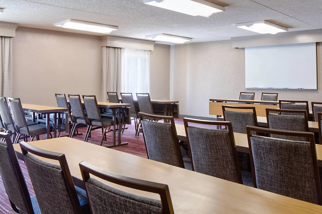 Courtyard by Marriott Dallas Arlington Entertainment District