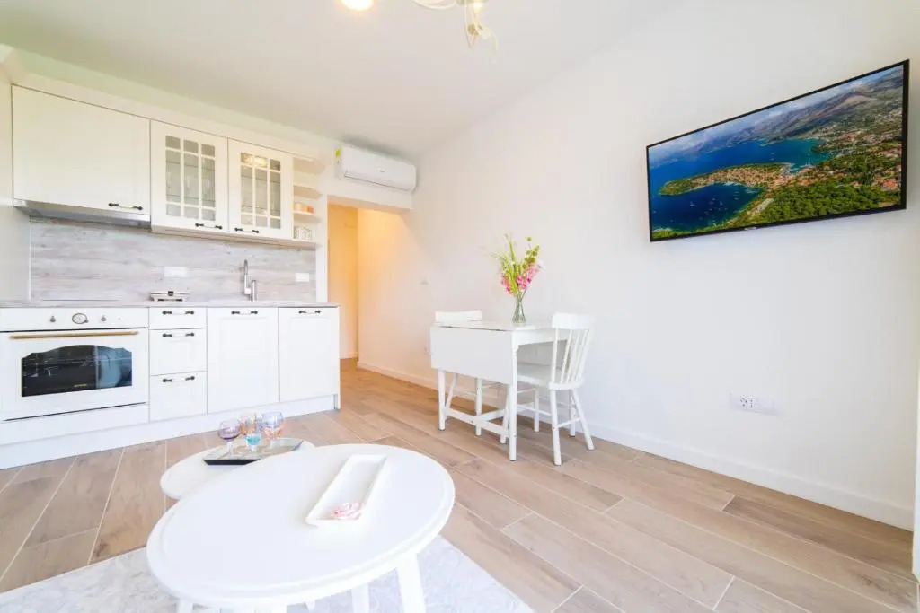 Mary Ann Apartment 2