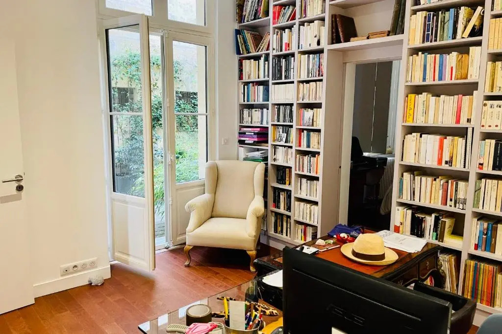 Nice furnished apartment with inner courtyard near the city center