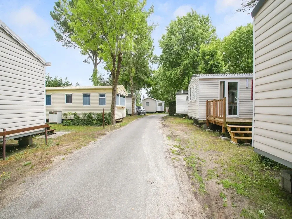 Swanky Mobile Home in Saint Jean de Monts near Seabeach