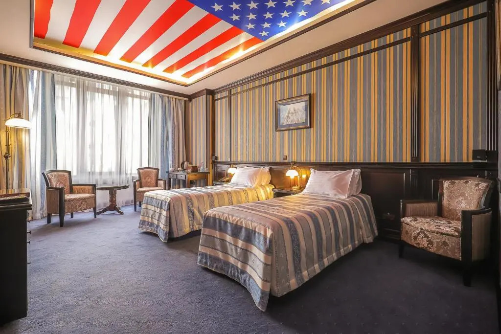 Attache Hotel