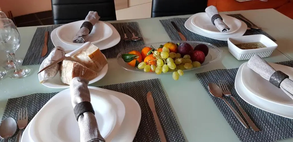 2 BEDROOMED APARTMENT - sleeps 5