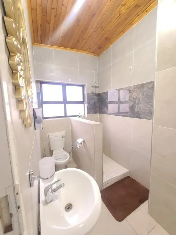 Luxurious 6 bed 6 Baths in Sunridge - 2299