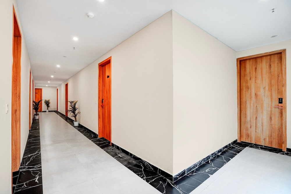 Townhouse Oak Sector 18 Metro Station Formerly Raasha Inn