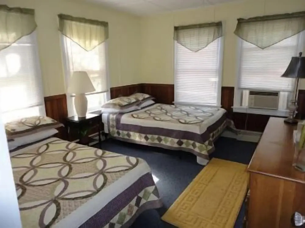Sandpiper Beachfront Motel