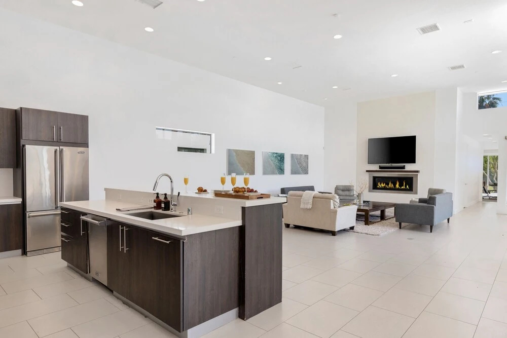 Polo Villa 1 by Avantstay Features Expansive Putting Green Pool Spa Outdoor Firepit 260-322 5 Bedrooms
