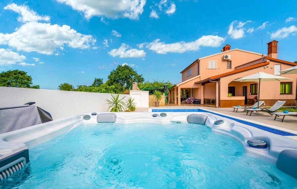 Stunning Home In Marcana