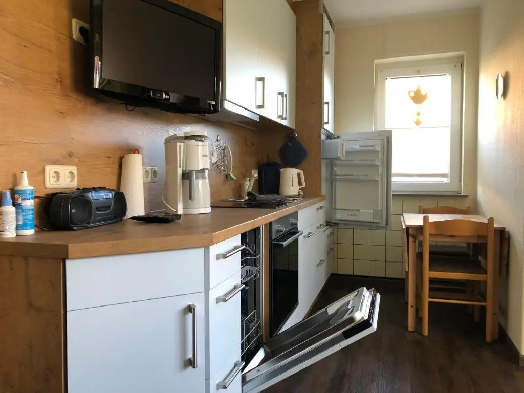 Wohnung 1 mit überdachte Terrasse zum Garten Nähe Strand und Hafen Bensersiel