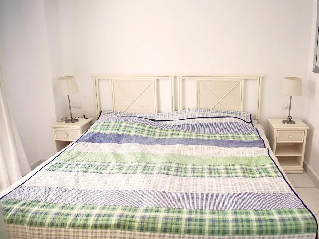 2 min Walk to Beach - Private Solarium Bungalow