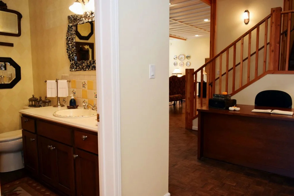 Double Dog Inn