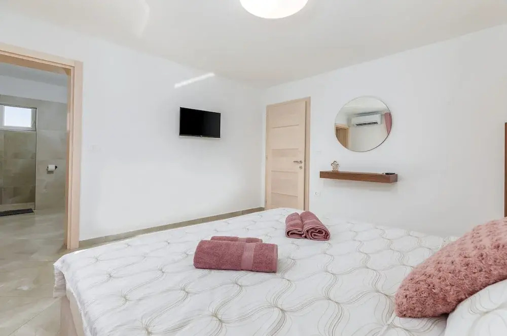 Lovely Family Bungalow With Private Pool