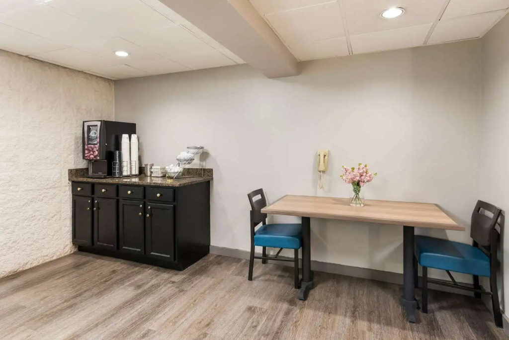 Holiday Inn Express & Suites Burlington - Mount Holly by IHG