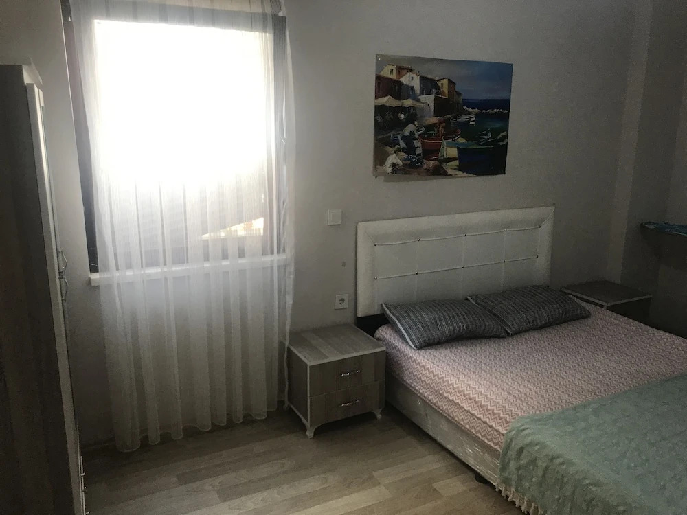 Happy Hotel